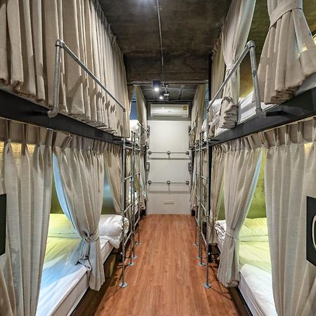 Siam Plug In Hostel Bangkok Esterno foto