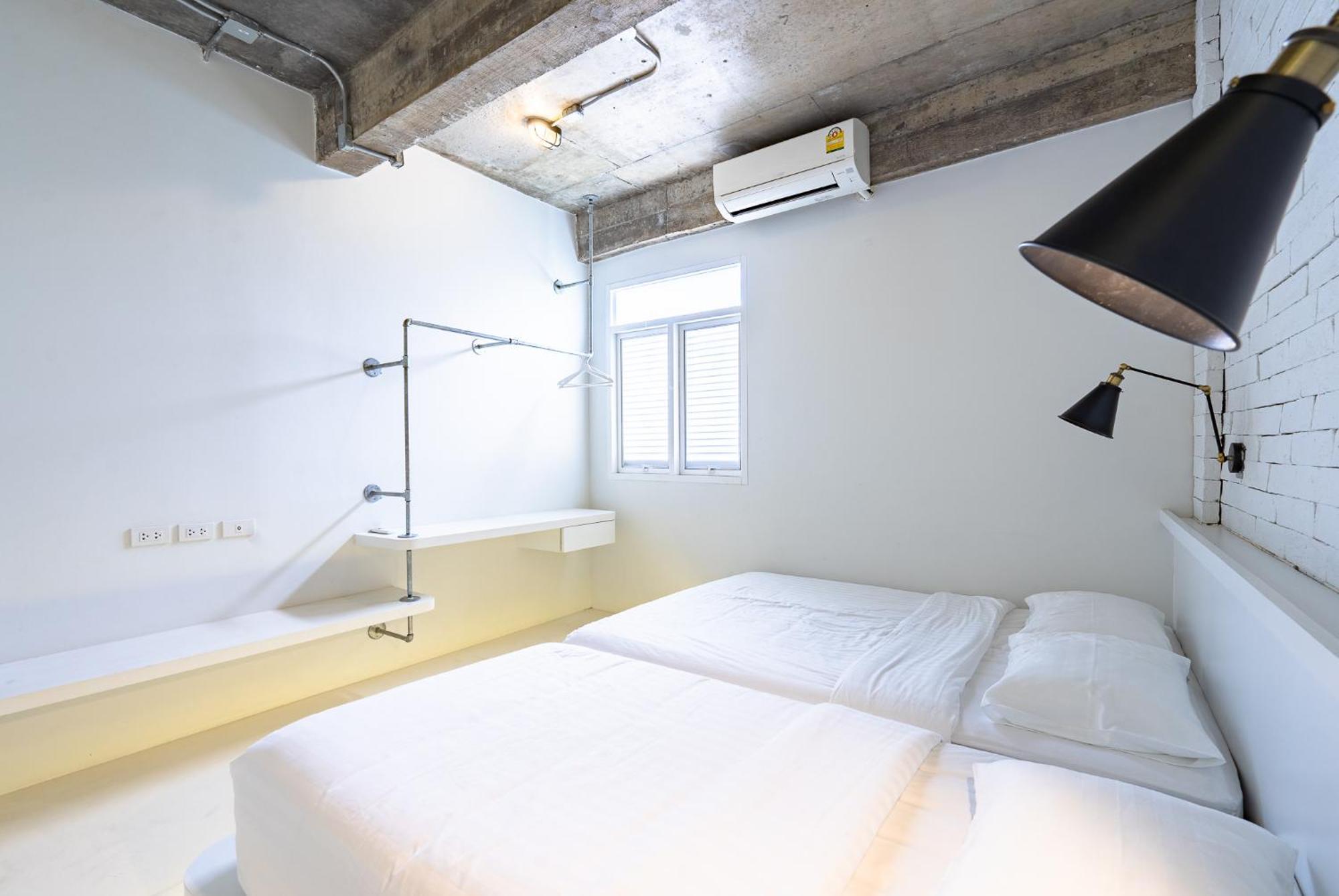 Siam Plug In Hostel Bangkok Esterno foto