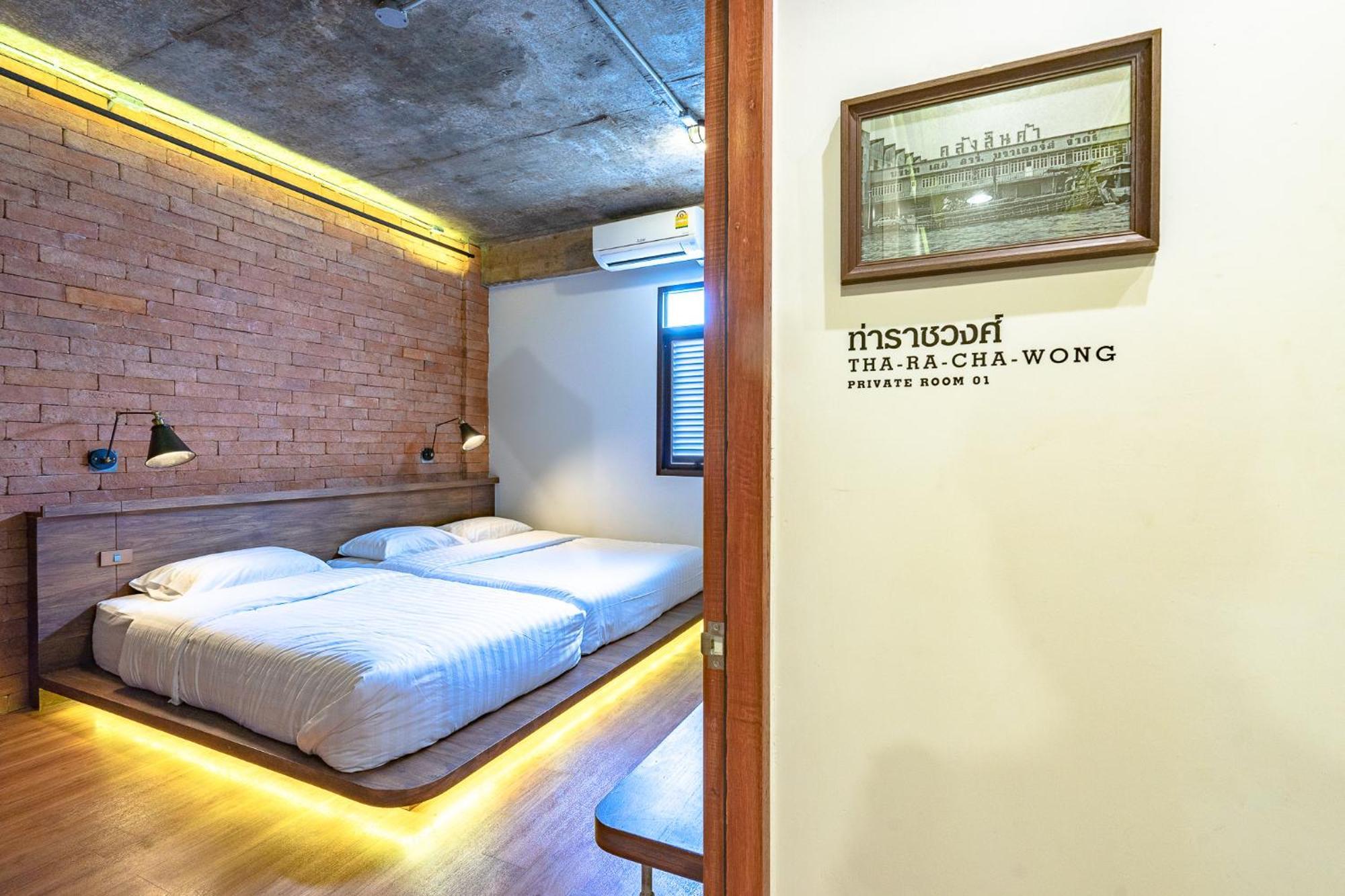 Siam Plug In Hostel Bangkok Esterno foto