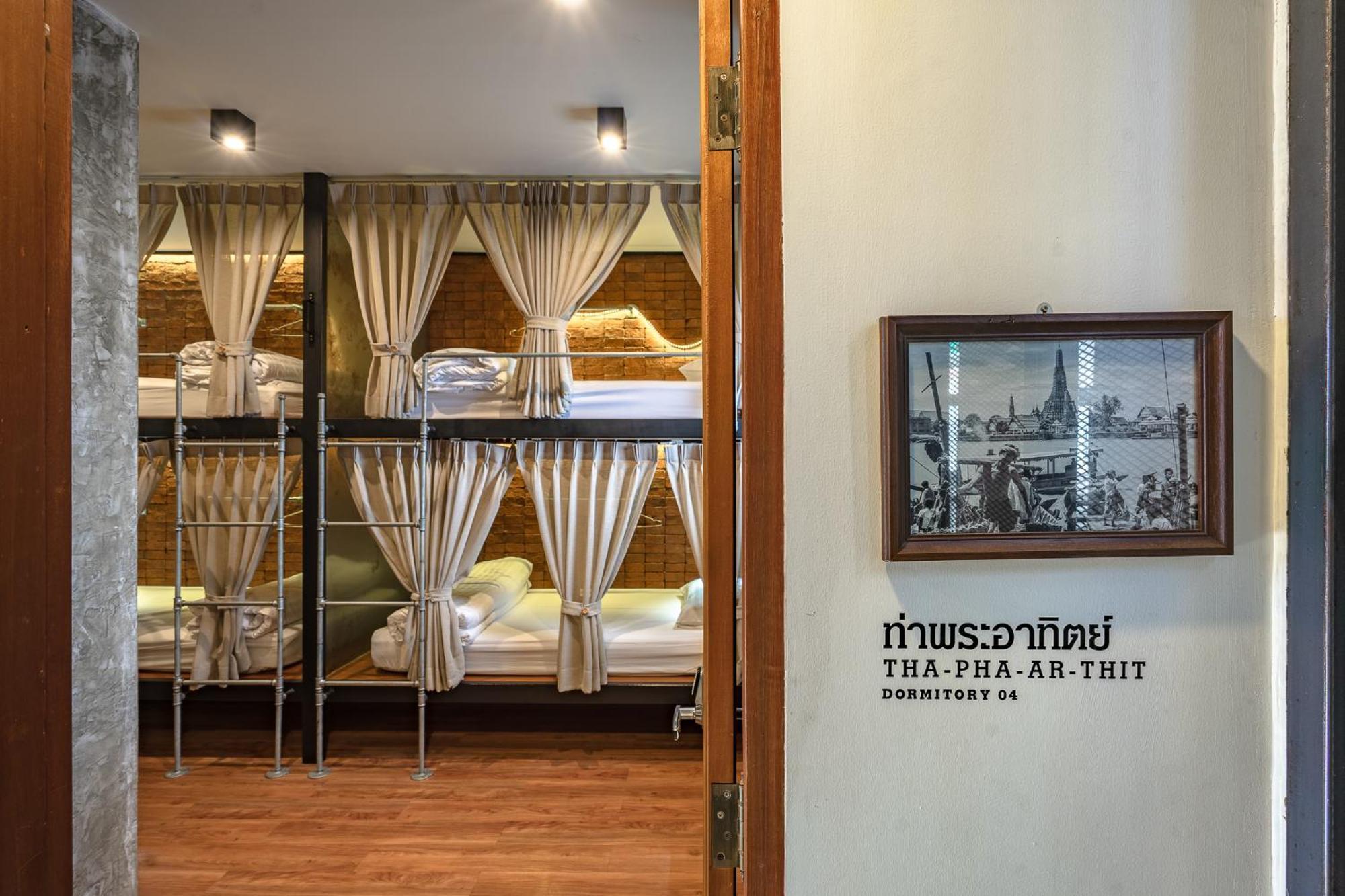 Siam Plug In Hostel Bangkok Esterno foto