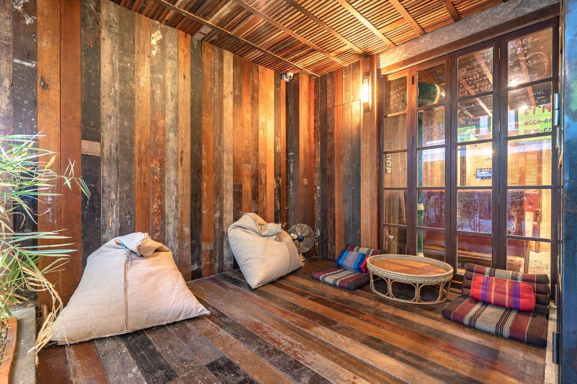 Siam Plug In Hostel Bangkok Esterno foto