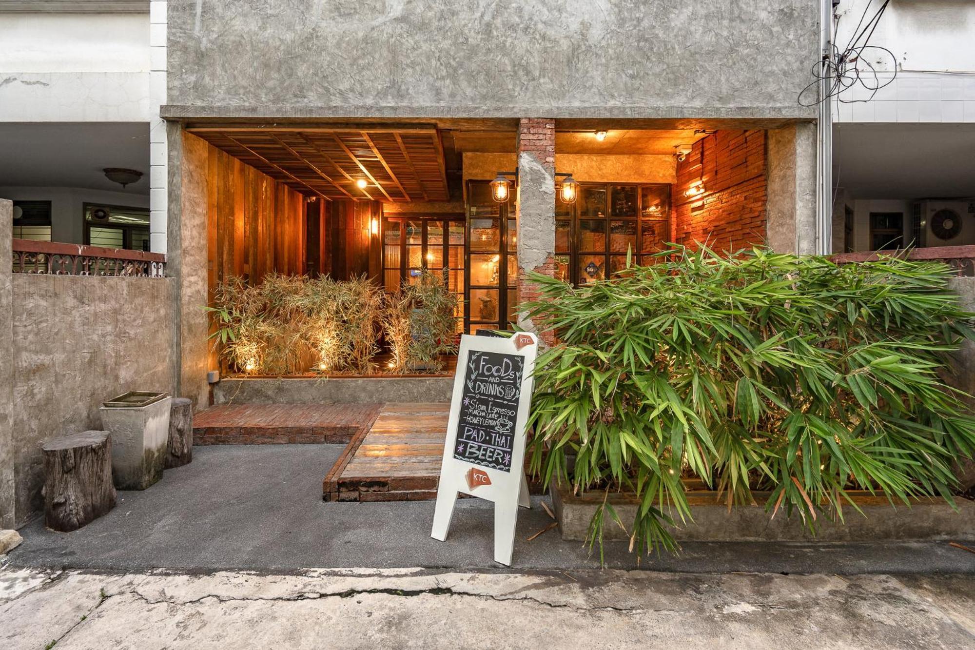 Siam Plug In Hostel Bangkok Esterno foto