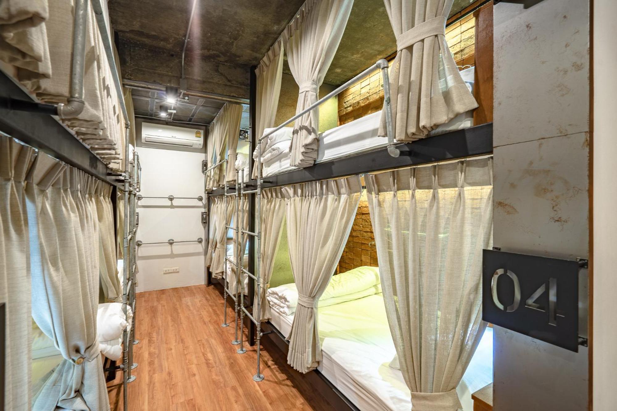 Siam Plug In Hostel Bangkok Esterno foto