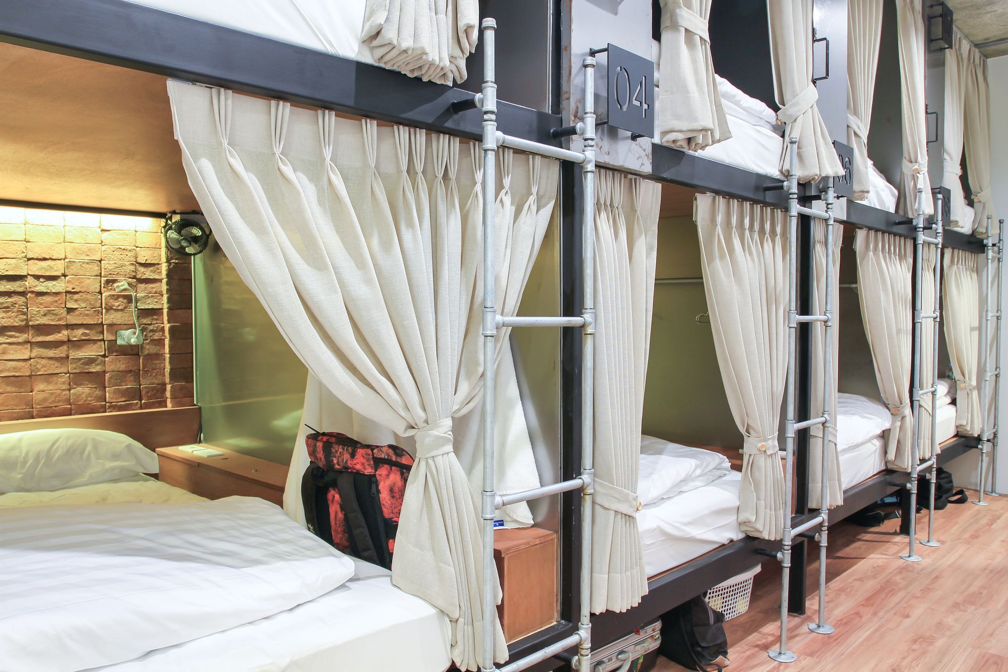 Siam Plug In Hostel Bangkok Esterno foto